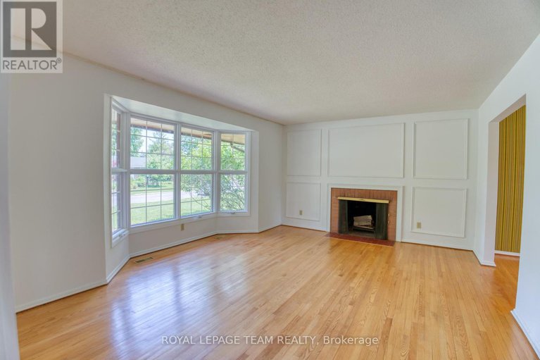 28412587/19-dayton-crescent/leslie-park/ottawa/ontario/K2H7N8_8