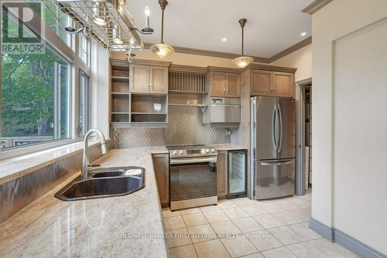 28976425/543-besserer-street/sandy-hill/ottawa/ontario/K1N6C6_13