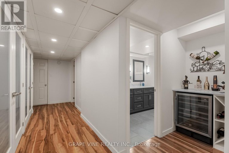 28434299/421-keith-crescent/mer-bleuebradley-estatesanderson-park/ottawa/ontario/K1W0A2_41