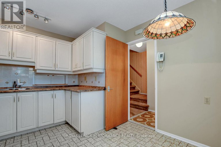 28835566/7-carmichael-court/beaverbrook/ottawa/ontario/K2K1K1_3