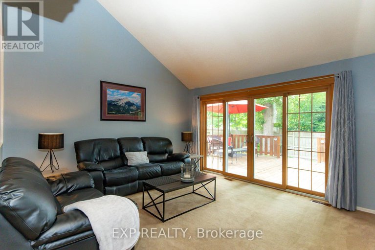 28588528/1576-st-georges-street/bilberry-creekqueenswood-heights/ottawa/ontario/K1E2M9_12