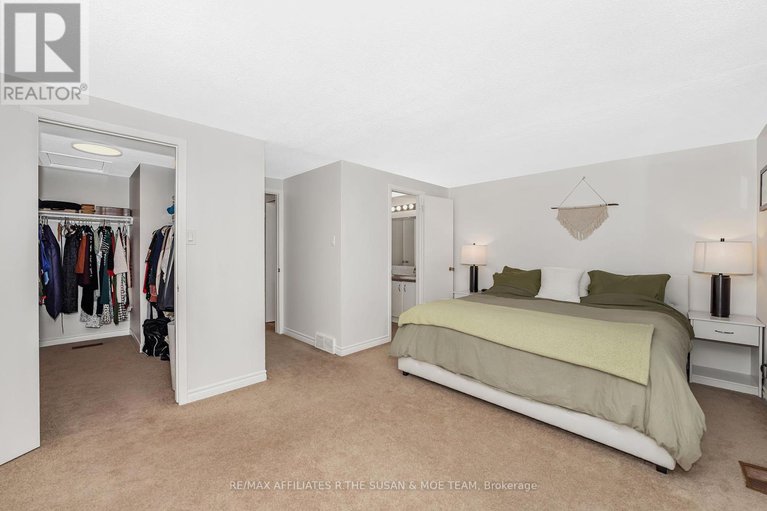 28555719/46-stokes-crescent/glencairnhazeldean/ottawa/ontario/K2L2Z4_24
