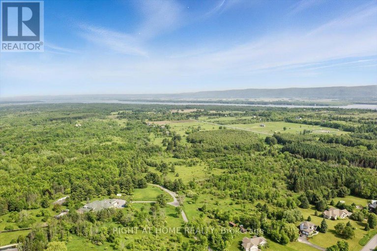 28420943/114-david-kennedy-drive/dunrobin-shores/ottawa/ontario/K0A1T0_42