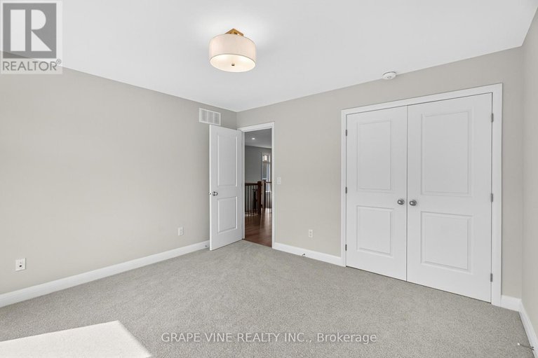 28743049/525-pimiwidon-street/cfb-rockcliffe-and-area/ottawa/ontario/K1K5A1_37