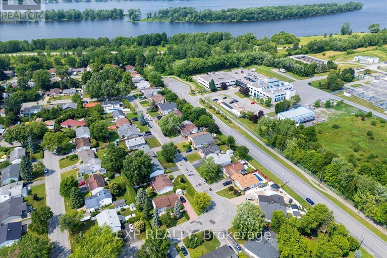28574220/2209-fillmore-crescent/beacon-hill-north/ottawa/ontario/K1J6A1_29