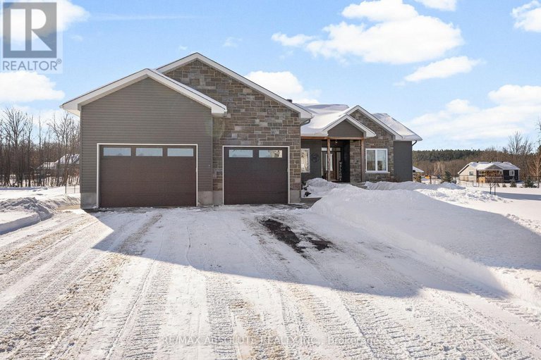 29328725/211-lion-head-drive/pakenham/mississippi-mills/ontario/K0A2X0_2