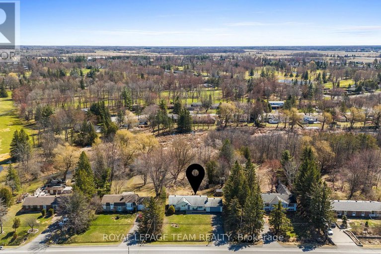 28656808/6481-rideau-valley-drive-n/manotick-south-to-roger-stevens/ottawa/ontario/K4M1B3_43
