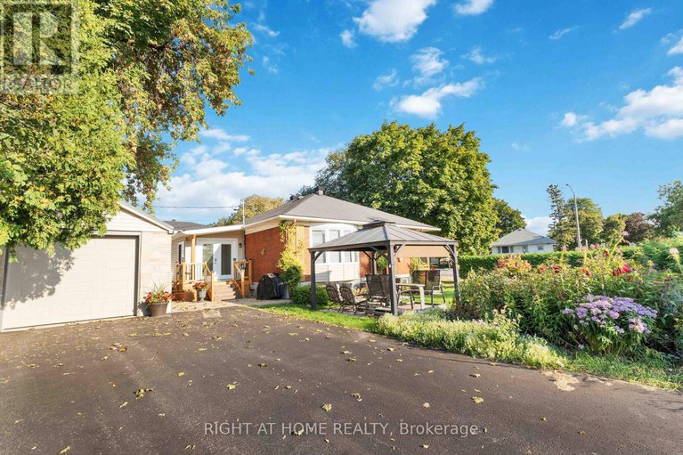 28502747/599-donald-street/overbrookcastle-heights/ottawa/ontario/K1K1L3_47