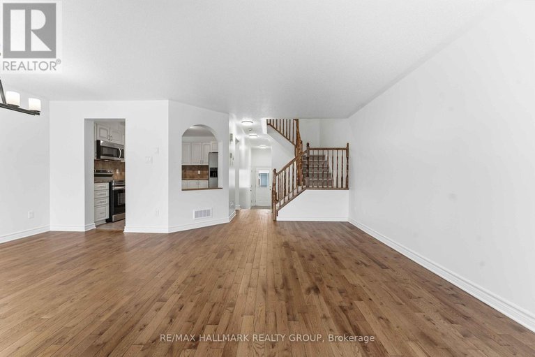 29099475/123-silvermoon-crescent/avalon-east/ottawa/ontario/K4A0P5_16