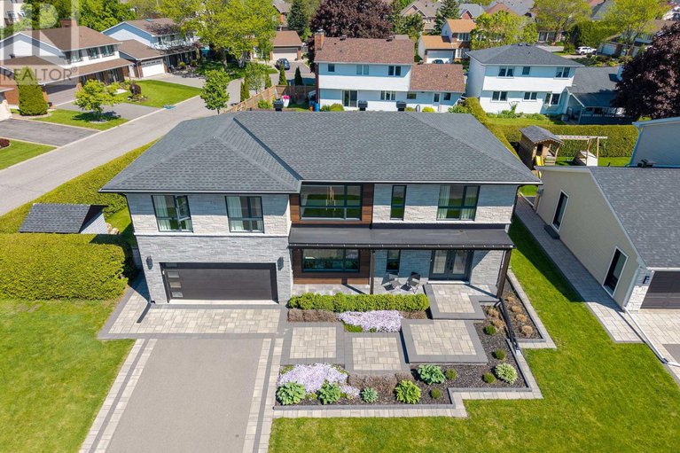 28458762/8-roselawn-court/craig-henrywoodvale/ottawa/ontario/K2G4J2_3