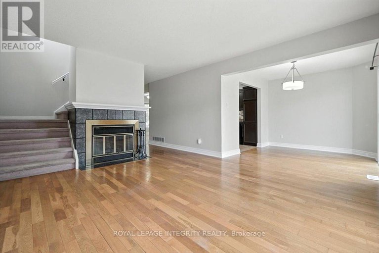 28605727/737-farmbrook-crescent/fallingbrookridgemount/ottawa/ontario/K4A2L5_16
