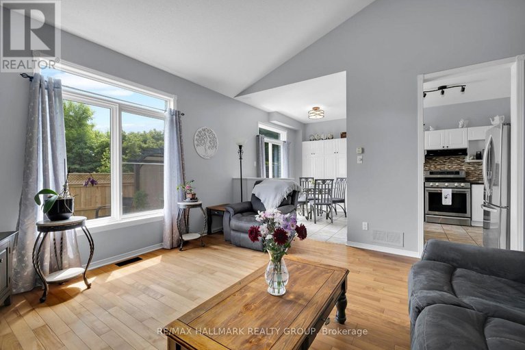 28476381/4136-wolfe-point-way/riverside-southgloucester-glen/ottawa/ontario/K1V1P4_12