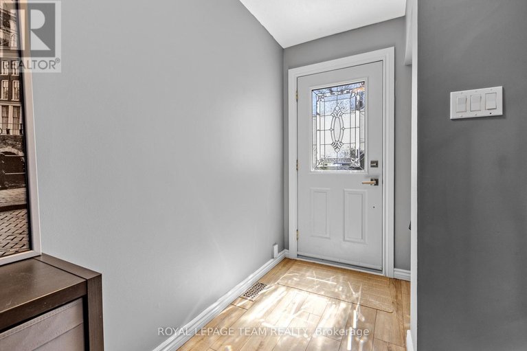 29675105/25-grady-crescent/sheahan-estatestrend-village/ottawa/ontario/K2H5S2_4