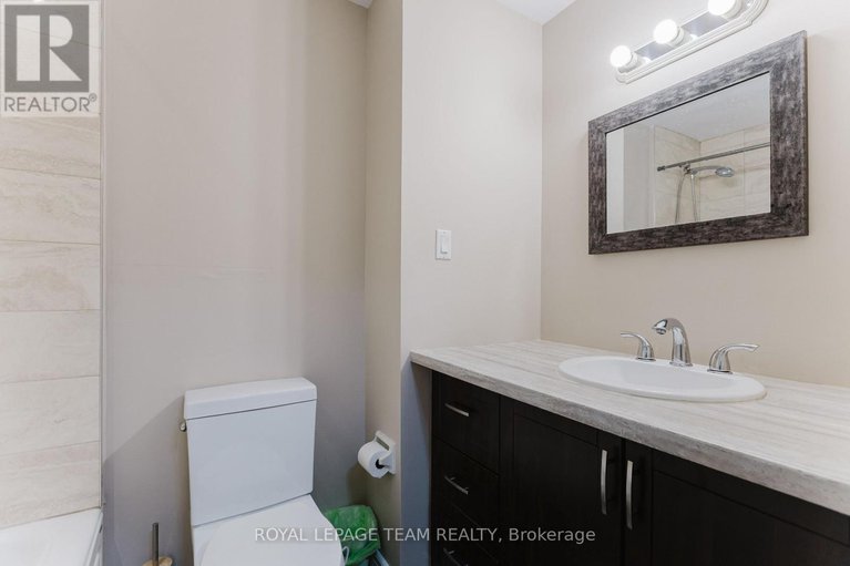 28779123/210-212-viewmount-drive/borden-farmstewart-farmcarleton-heightsparkwood-hills/ottawa/ontario/K2E7X2_20