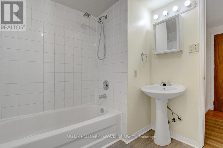 29381191/6128-vineyard-drive/convent-glen/ottawa/ontario/K1C2N6_46