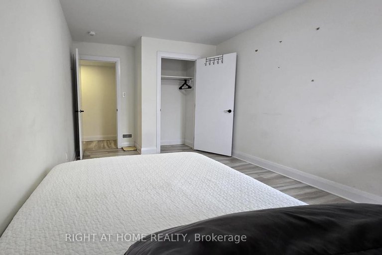 28363537/1558-62-baseline-road/meadowlandsst-claire-gardens/ottawa/ontario/K2C0B3_20
