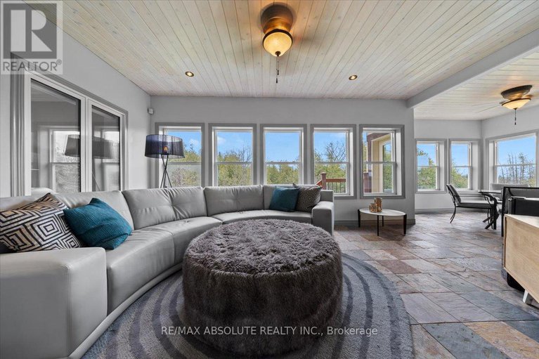 28246473/124-biltmore-crescent/btwn-franktown-rd-fallowfield-rd/ottawa/ontario/K2S2C6_19