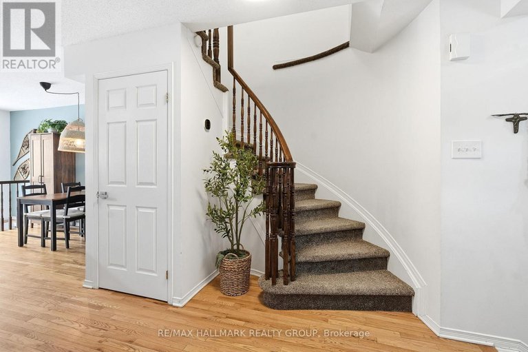 29236734/480-wincanton-drive/chatelaine-village/ottawa/ontario/K4A3Y1_16