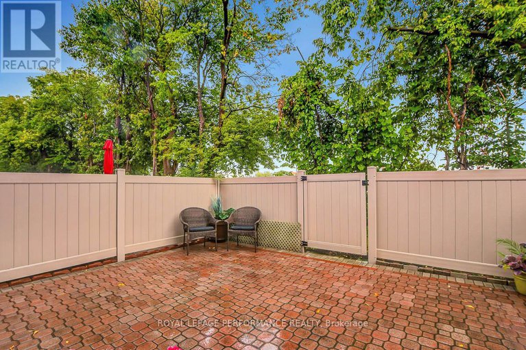 28710686/22-550-straby-avenue/overbrookcastle-heights/ottawa/ontario/K1K1H1_38