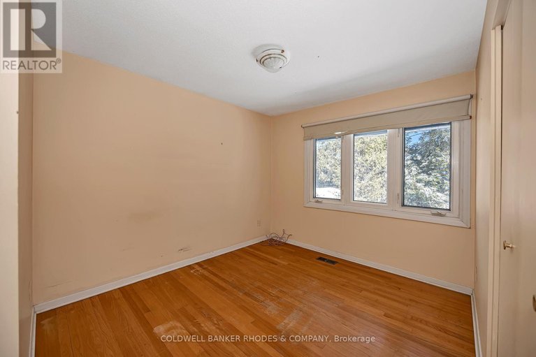 29496018/22-dayton-crescent/leslie-park/ottawa/ontario/K2H7N9_19