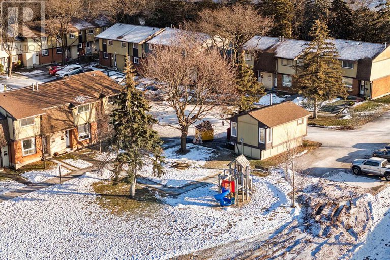 28870160/6138-brookside-lane/convent-glen-south/ottawa/ontario/K1C2K7_17