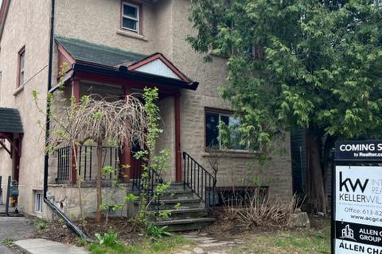 28282224/222-mcarthur-avenue/vanier/ottawa/ontario/K1L6P5_1