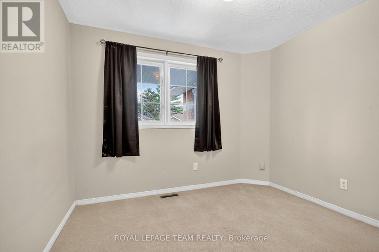 29115159/7-newcastle-avenue/morgans-grantsouth-march/ottawa/ontario/K2K2R2_32