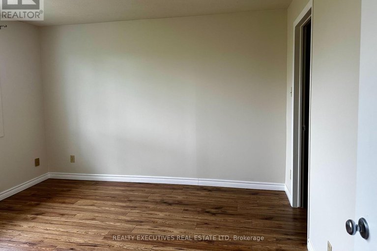 28795626/408-214-viewmount-drive/borden-farmstewart-farmcarleton-heightsparkwood-hills/ottawa/ontario/K2E7X3_11