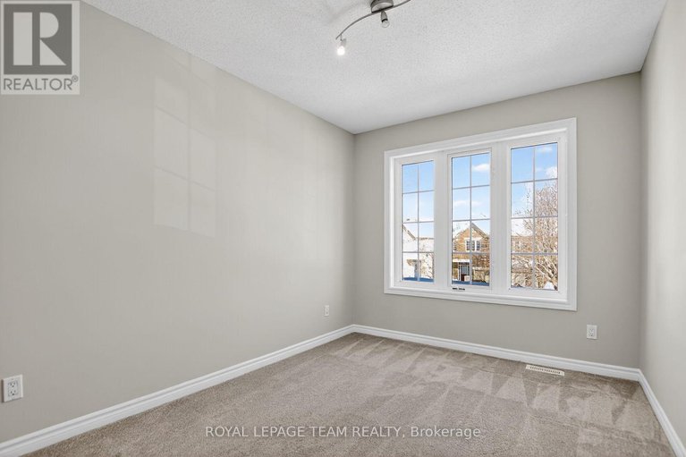 29368219/48-saddlesmith-circle/emerald-meadowstrailwest/ottawa/ontario/K2M2Y9_29