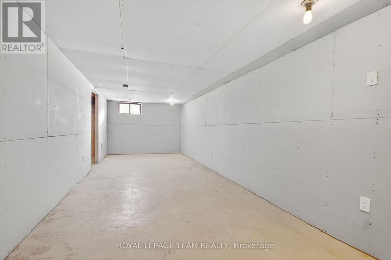 29176701/7-little-road/riverside-southgloucester-glen/ottawa/ontario/K1V1H5_35