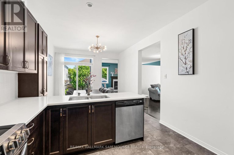 28378170/295-harthill-way/heritage-park/ottawa/ontario/K2J0P3_15