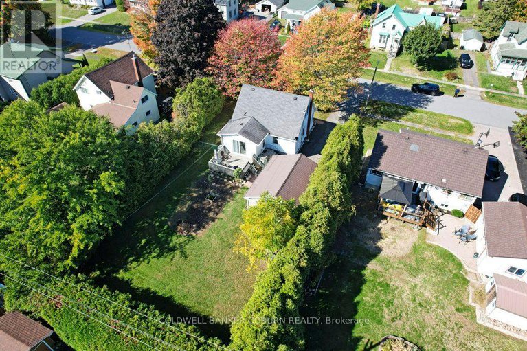 28976426/12-maple-avenue/iroquois/south-dundas/ontario/K0E1K0_42