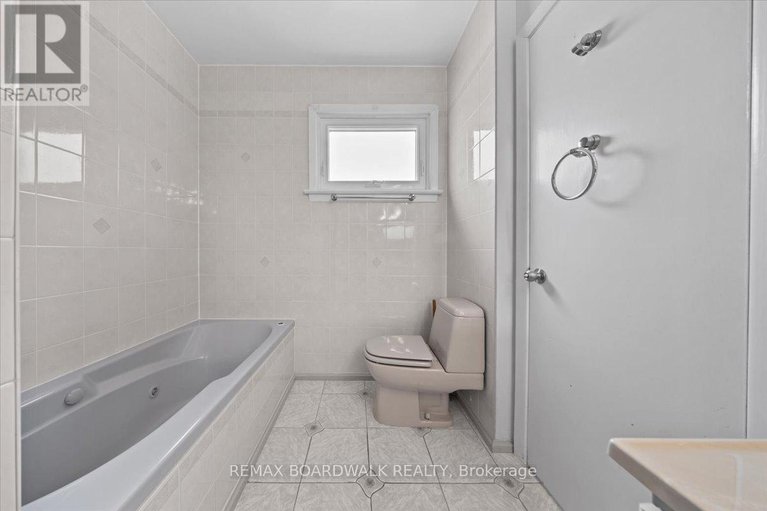 29678881/72-crownhill-street/cardinal-heights/ottawa/ontario/K1J7K8_18
