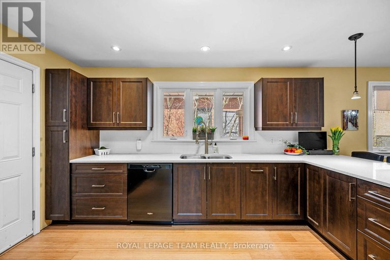 29669851/1986-fairbanks-avenue/alta-vistafaircrest-heights/ottawa/ontario/K1H5Y6_10