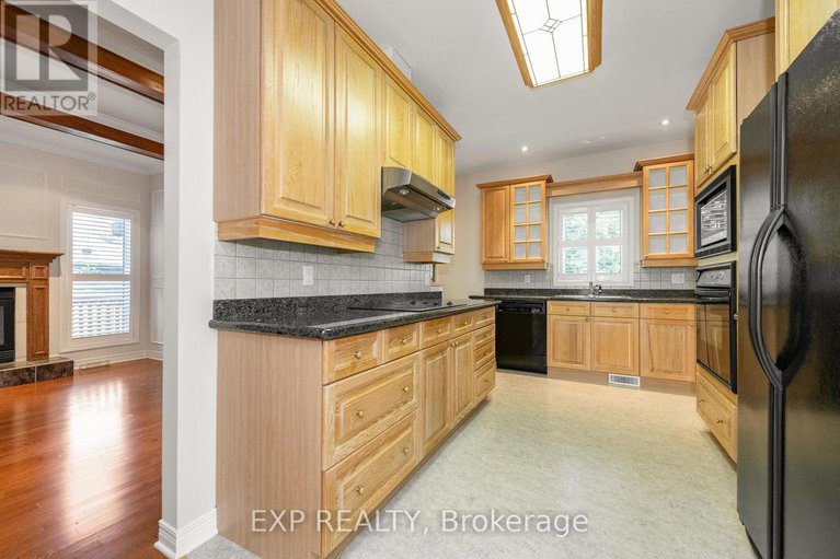 28890055/243-marilyn-avenue/mooneys-bayrevelstoke/ottawa/ontario/K1V7E4_17