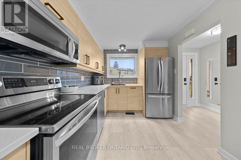 29616177/2049-stonehenge-crescent/pineview/ottawa/ontario/K1B4N7_9