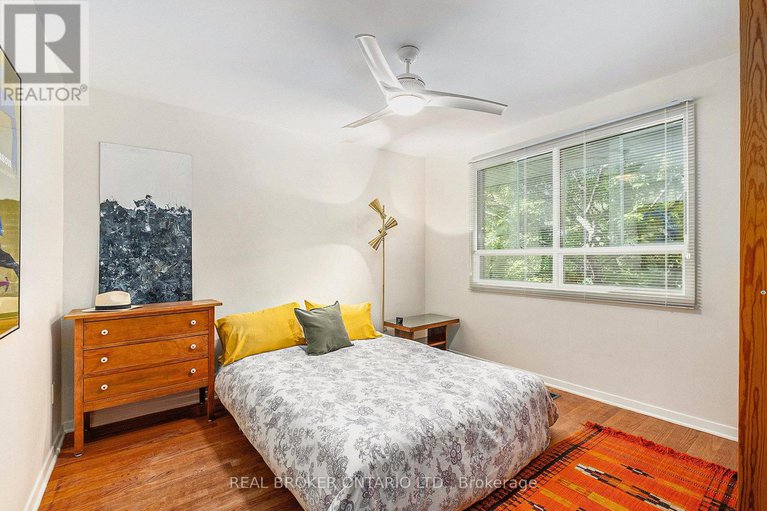 28867748/805-nicholson-avenue/mooneys-bayriverside-park/ottawa/ontario/K1V6N4_18