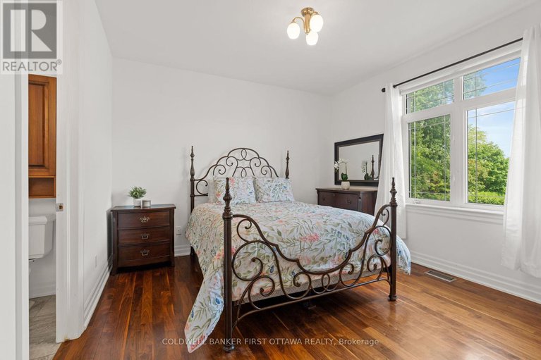 28989524/1623-claymor-avenue/carleton-heights/ottawa/ontario/K2C1T4_35