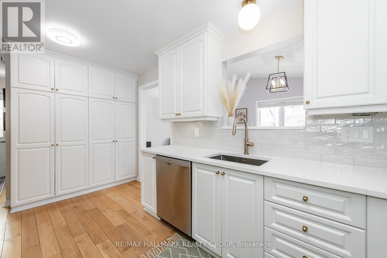 29349068/70-melanie-crescent/glencairnhazeldean/ottawa/ontario/K2L2J8_14