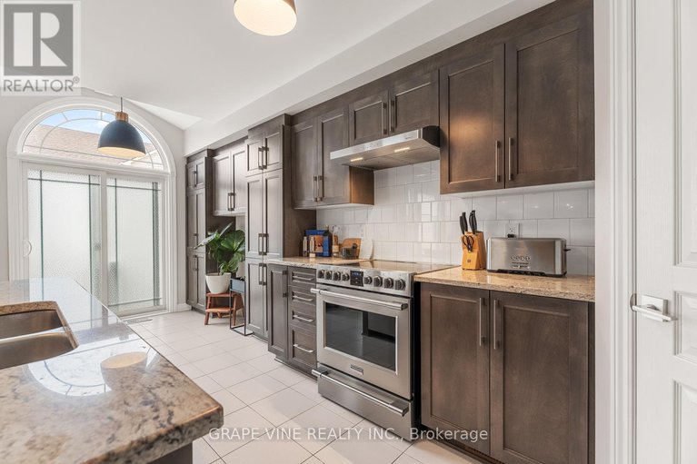 29235823/568-voie-du-pin-rouge-way/mer-bleuebradley-estatesanderson-park/ottawa/ontario/K1W0C4_12