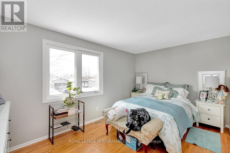 29472801/122-post-road/glencairnhazeldean/ottawa/ontario/K2L1L2_14