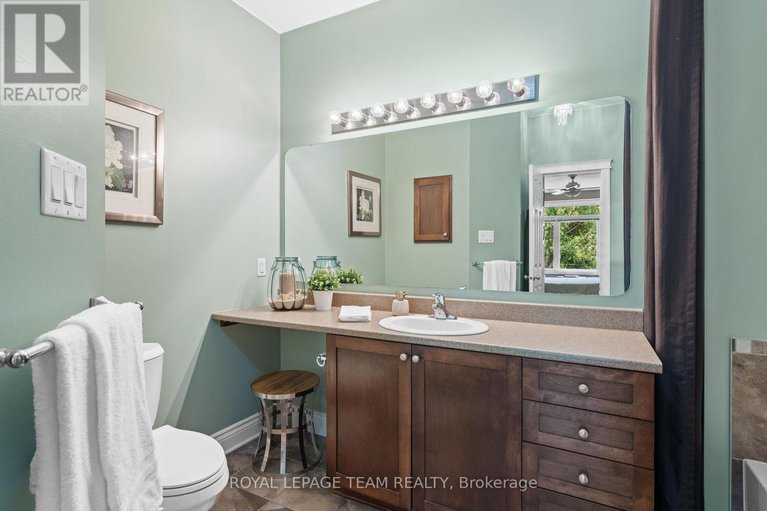 28746377/920-burwash-landing-bay/morgans-grantsouth-march/ottawa/ontario/K2W0C8_26