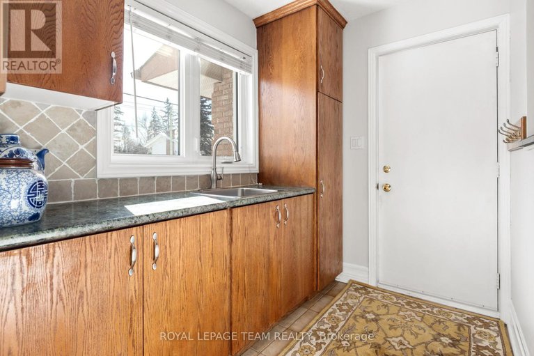 27932475/44-sycamore-drive/arbeatha-park/ottawa/ontario/K2H8K3_12