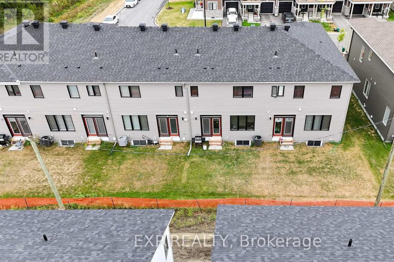 28798703/676-quilter-row/goulbourn-twp-from-franktown-rdsouth-to-rideau/ottawa/ontario/K0A2Z0_33
