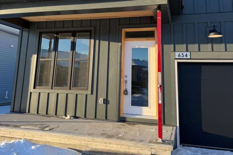 29285478/654-fisher-street/north-grenville-twp-kemptville-south/north-grenville/ontario/K0G1J0_2