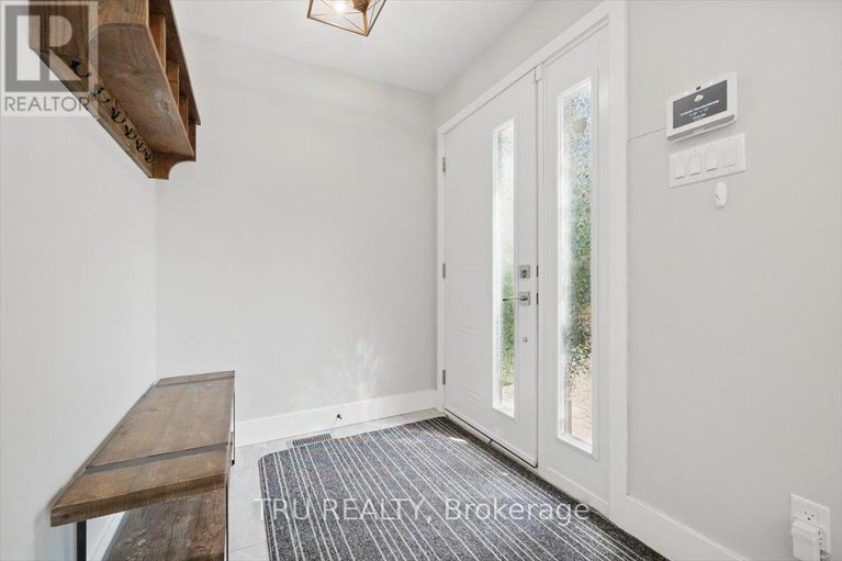 28427630/2114-balharrie-avenue/hawthorne-meadows/ottawa/ontario/K1G1G5_2
