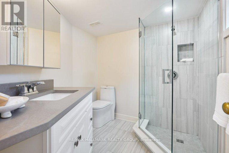 28891656/14-roundhay-drive/manordale/ottawa/ontario/K2G1B5_26