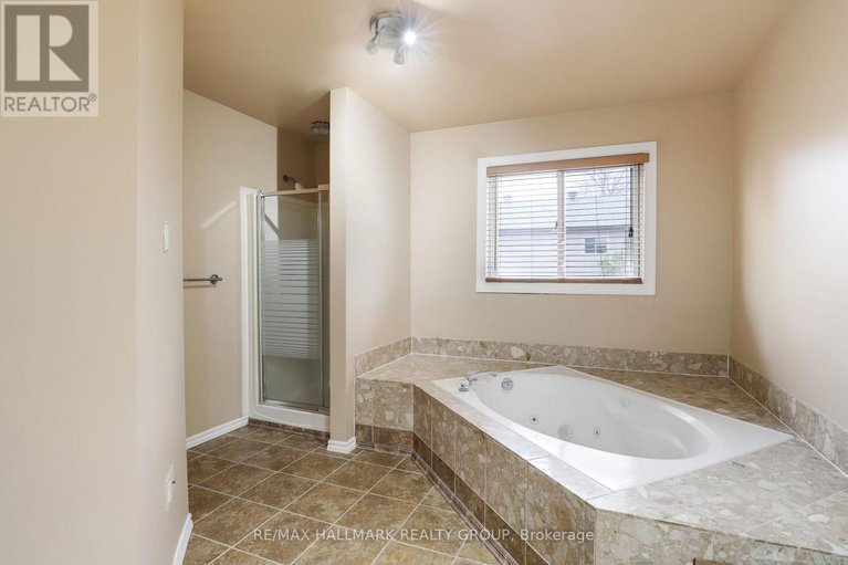 29015120/6-robina-avenue/westcliffe-estates/ottawa/ontario/K2H9R3_17