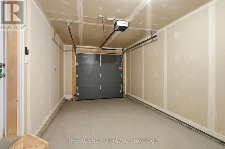 29451263/3059-showcase-crescent/riverside-southgloucester-glen/ottawa/ontario/K4M1B2_31