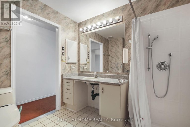 28746004/40-kettering-private/hunt-clubwestern-community/ottawa/ontario/K1V0X8_20